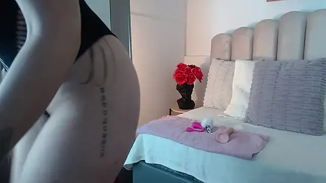 isa_bigassx from StripChat is Freechat