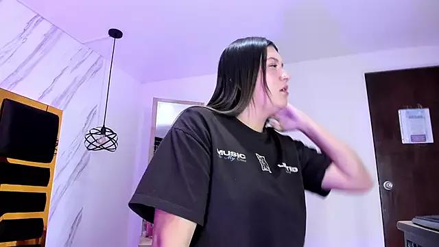 Isa_blaze from StripChat is Freechat