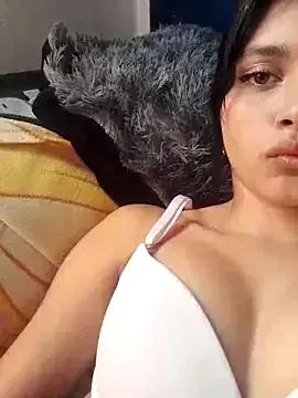 Isaa-bell from StripChat