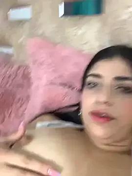 Isaa-Sweet from StripChat