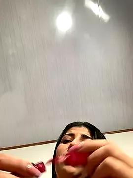 Isaa-Sweet from StripChat