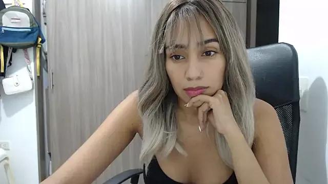 isabela_oh from StripChat is Freechat