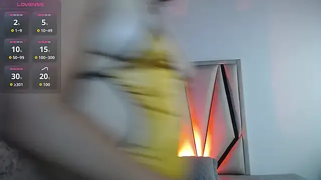 Isabella-Rosssi from StripChat is Freechat