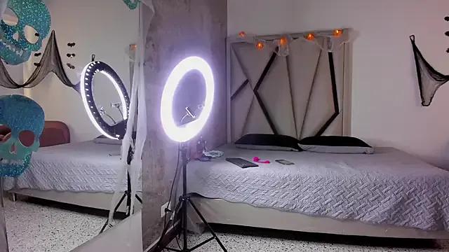 Try our streaming cams variety and talk on a personal level with our adorable girls streamers, showing off their bountiful shapes and dildos.