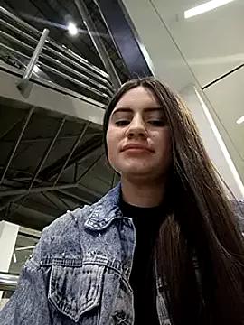 Isabella21_ from StripChat is Freechat