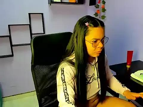 Isabella_Brunetthe from StripChat is Freechat