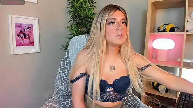 isabella_gyal from StripChat is Freechat