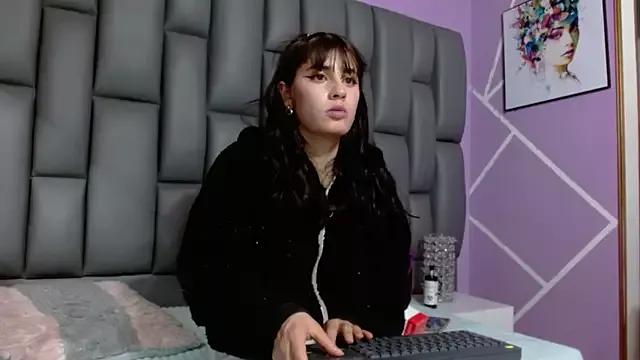 isabella_ny from StripChat is Freechat