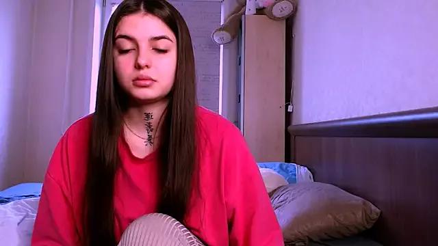 Isabella_Swaannn from StripChat is Freechat
