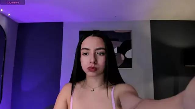 IsabellaMoreau from StripChat is Freechat
