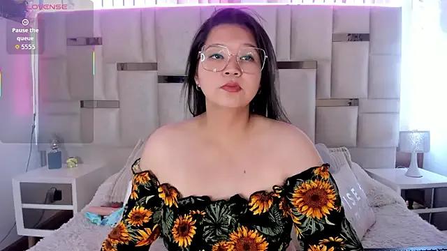 Try our streaming cams variety and talk on a personal level with our adorable girls streamers, showing off their bountiful shapes and dildos.