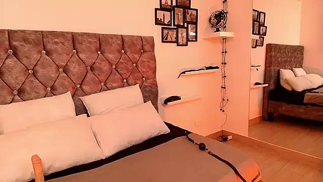 IsisBlaze_LS from StripChat