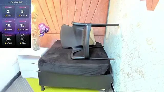 Issa_Milf__ from StripChat