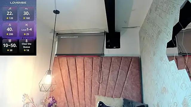 Issa_Milf__ from StripChat