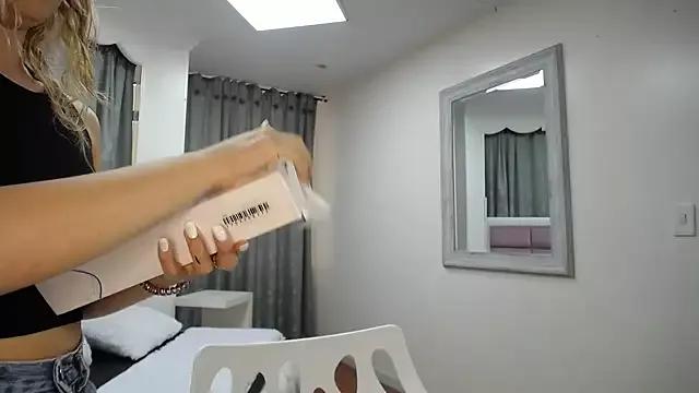 IssadoraJames from StripChat