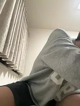 issy19 from StripChat