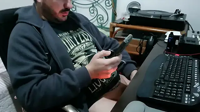 Italian_dark_desire from StripChat is Freechat