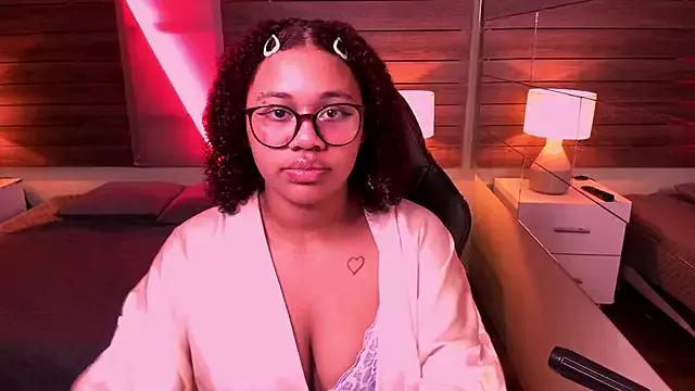 itohana_ from StripChat is Freechat