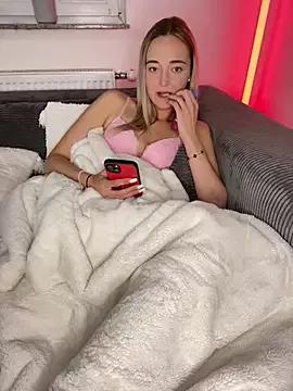 itsemmmy from StripChat is Freechat