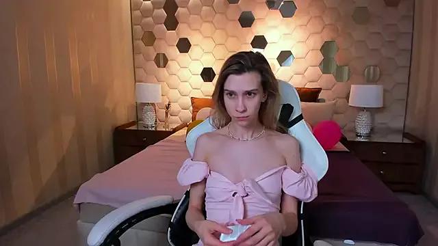 IvaLittle from StripChat is Freechat