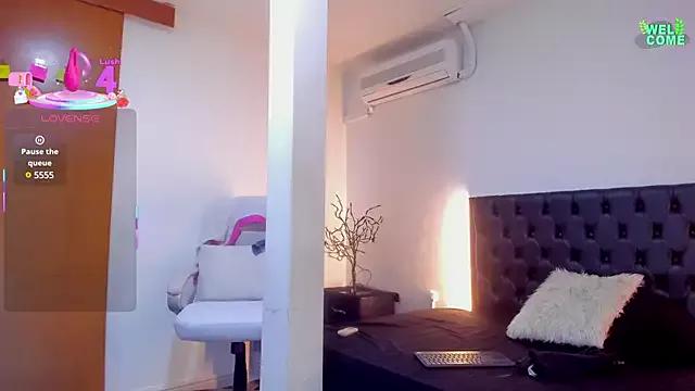 ivi_lopez from StripChat is Freechat