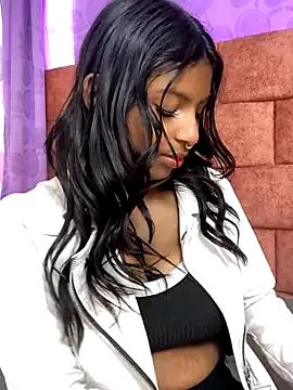 Ivonne_Collins from StripChat is Freechat