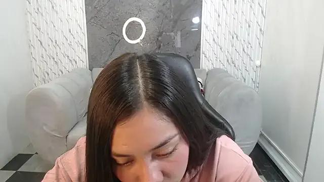 Ivony18_b from StripChat is Freechat