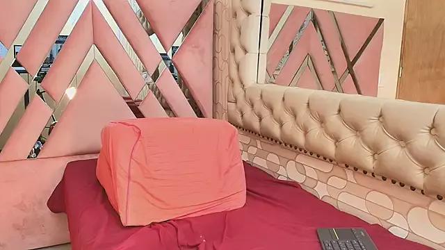 Try our streaming cams variety and talk on a personal level with our adorable girls streamers, showing off their bountiful shapes and dildos.