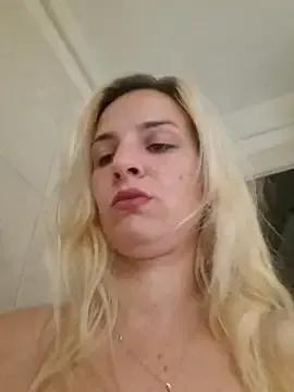 Izza_Belle from StripChat