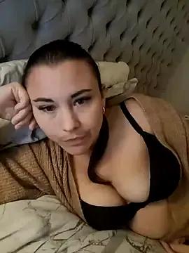 IzzyGreen from StripChat is Freechat