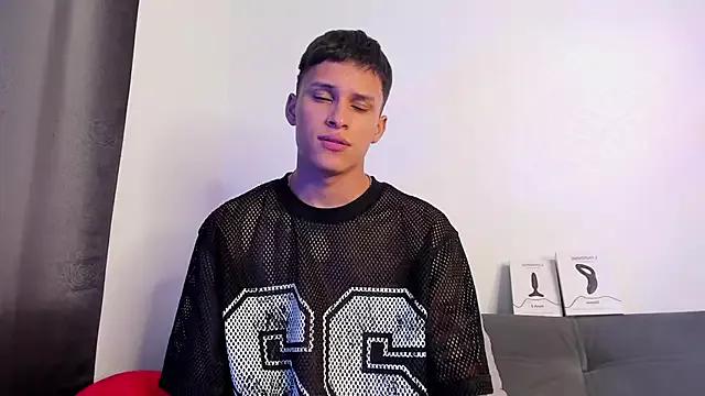 JamesOwenn from StripChat is Freechat