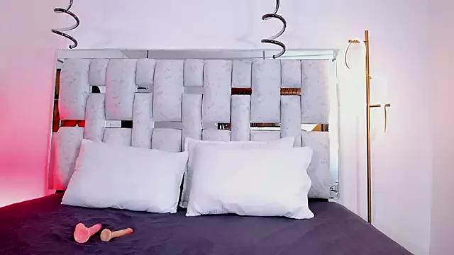 Try our streaming cams variety and talk on a personal level with our adorable girls streamers, showing off their bountiful shapes and dildos.
