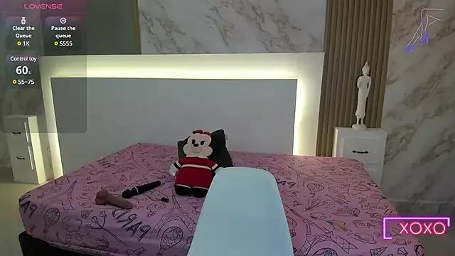 Try our streaming cams variety and talk on a personal level with our adorable girls streamers, showing off their bountiful shapes and dildos.