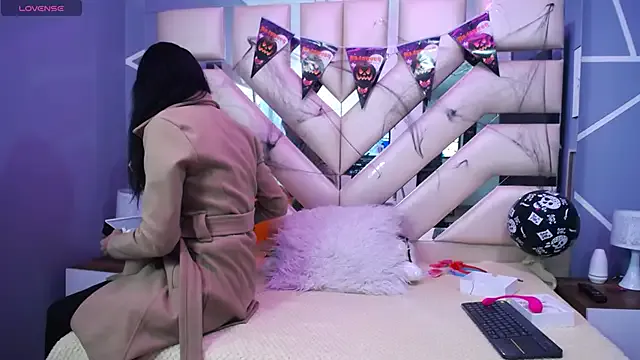 Try our streaming cams variety and talk on a personal level with our adorable girls streamers, showing off their bountiful shapes and dildos.