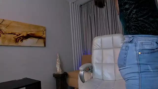 Jeanna_Queen from StripChat is Freechat