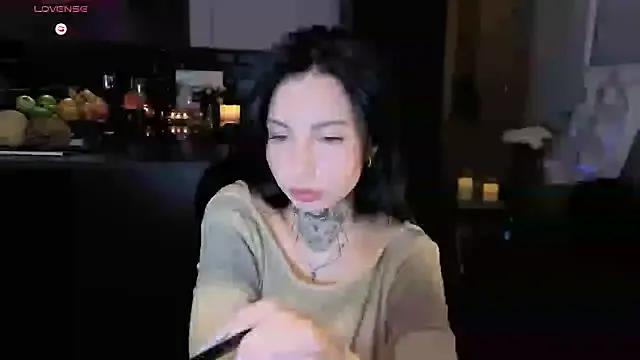 jeans-and-peach from StripChat is Freechat