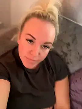 Jenna-LeeXX from StripChat is Freechat