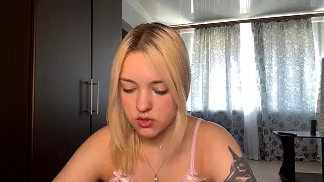 Jenniferboom from StripChat