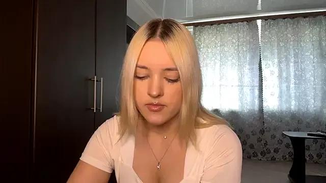Jenniferboom from StripChat