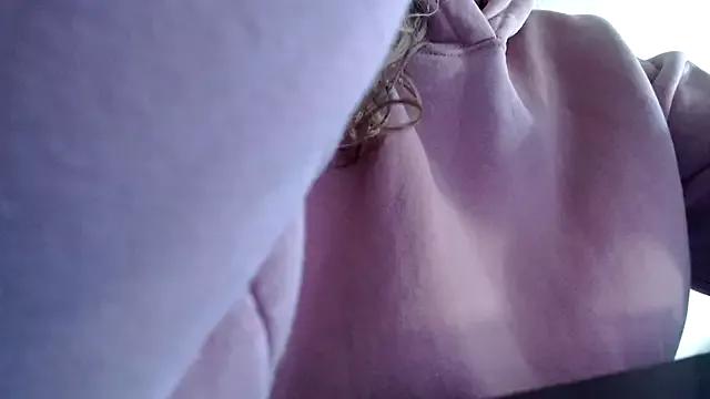 JenniLowen from StripChat