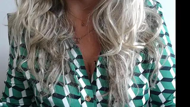 JenniLowen from StripChat