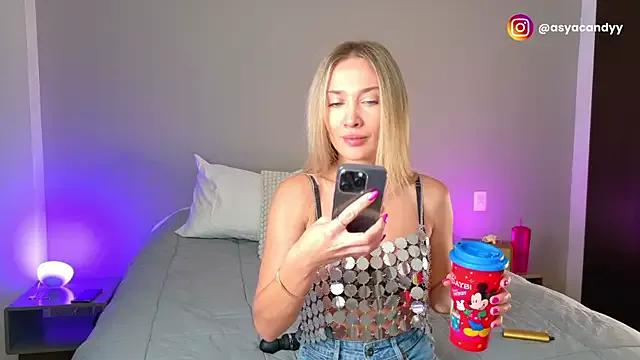 Try our streaming cams variety and talk on a personal level with our adorable girls streamers, showing off their bountiful shapes and dildos.