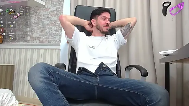 JonahShaw from StripChat is Freechat