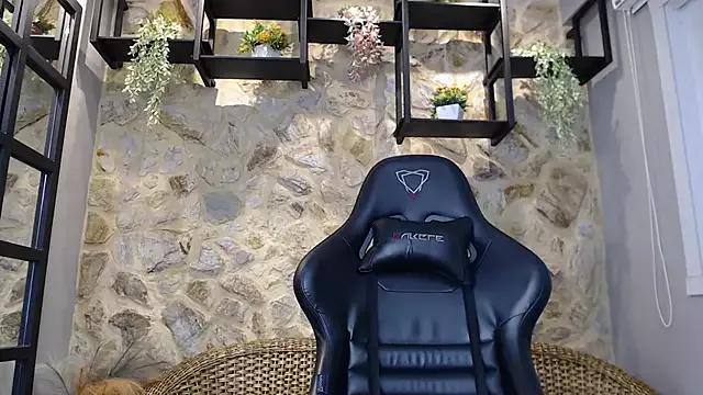 Try our streaming cams variety and talk on a personal level with our adorable girls streamers, showing off their bountiful shapes and dildos.