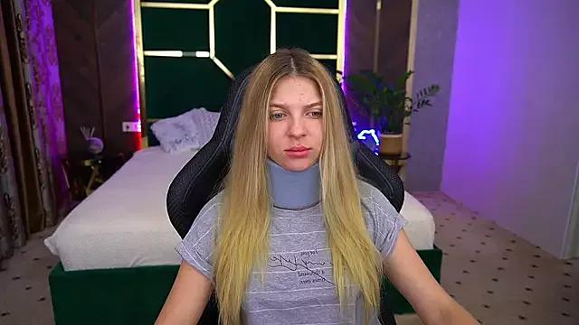 JuicyAurora from StripChat is Freechat