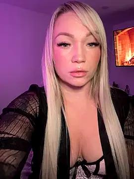 JuicyLou_ from StripChat is Freechat