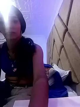 Juicyrosexx from StripChat is Freechat