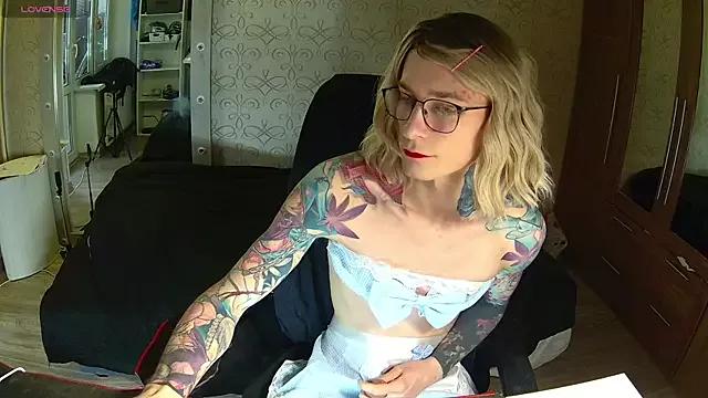 Try our streaming cams variety and talk on a personal level with our adorable girls streamers, showing off their bountiful shapes and dildos.