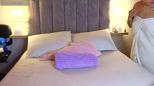 juliana-mancini from StripChat is Freechat