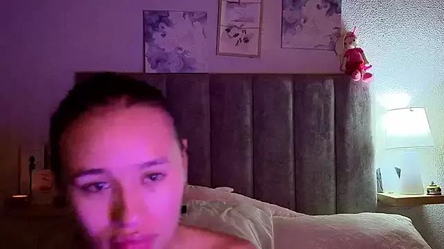 juliana-mancini from StripChat is Freechat